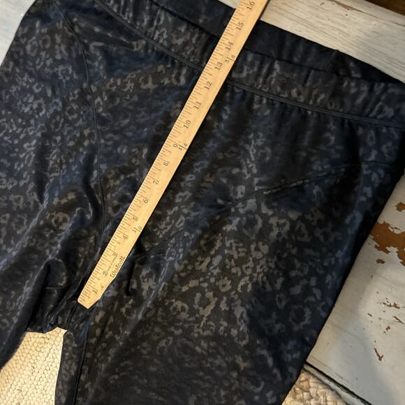 Fabletics Black High Waisted Leopard Mesh Leggings Sz XXL Sheer - Picture 3 of 10